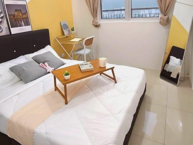 Premium medium for rent @queensbay /