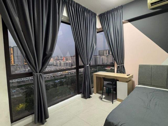 Premium ️ Medium Room Fully Furnished @ Nova Saujana, Special Promotion, Aircond Wardrobe Table Chair Mattress