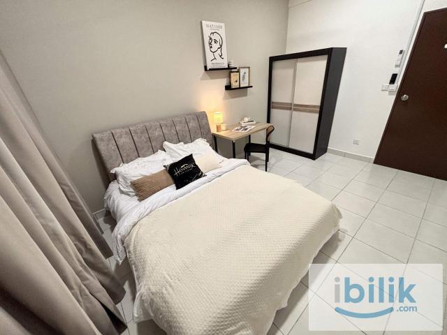 Premium mix gender unit in mercu jalil large queen room rm800 only ️ driving distance to lrt awan besar