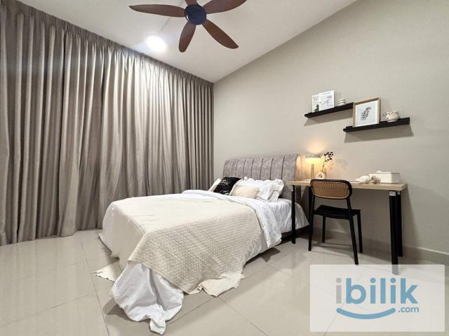 Premium mix gender unit in mercu jalil large queen room rm800 only ️ driving distance to lrt awan besar