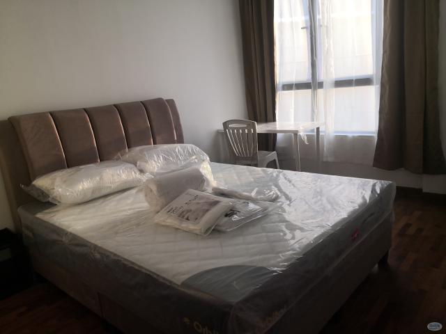 [Premium] Mix Gender Unit Middle Room at I Soho. Close to workplace