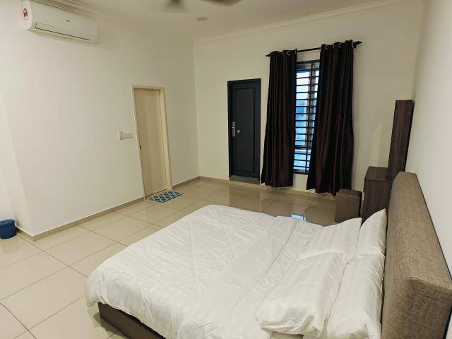 Premium balcony master room | work from home friendly! Tiara sendayan