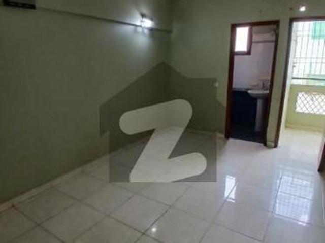 Premium commercial residential real estate: well maintained 3 bedroom d/ apartment for rent in bukhari commercial, dha phase 6