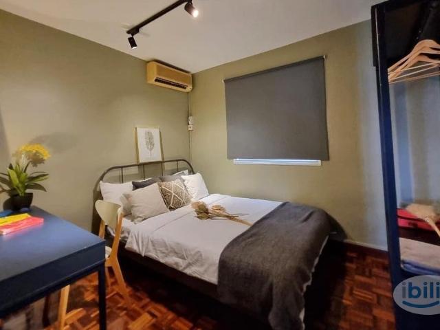 Premium Cozy Middle Room