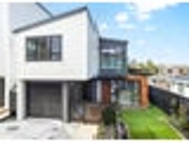 Premium Detached Home | Sea & Sky Views