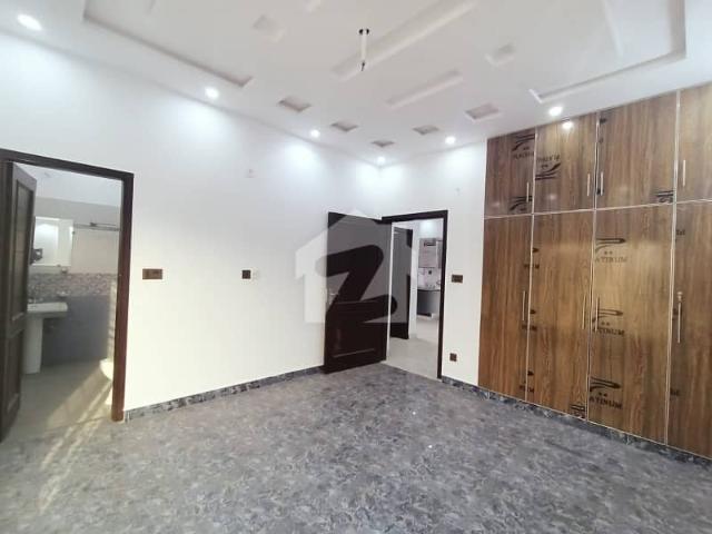 Premium Good Location 10 Marla Upper Portion Is Available For rent In Park View City