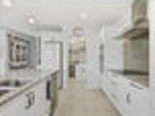 Premium home, serious sellers