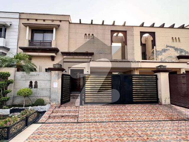 Premium House In Best Area For Sale On 60 Ft Road
