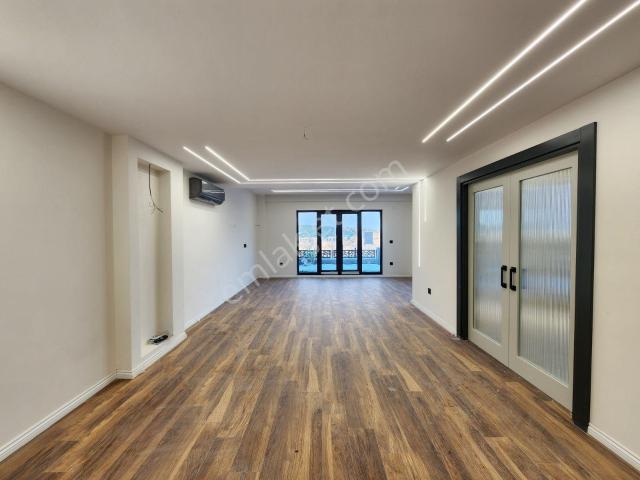 Premium, Çift Mutfak, 300m2 Net, Önü Açık, Hazır 5+1 Villa