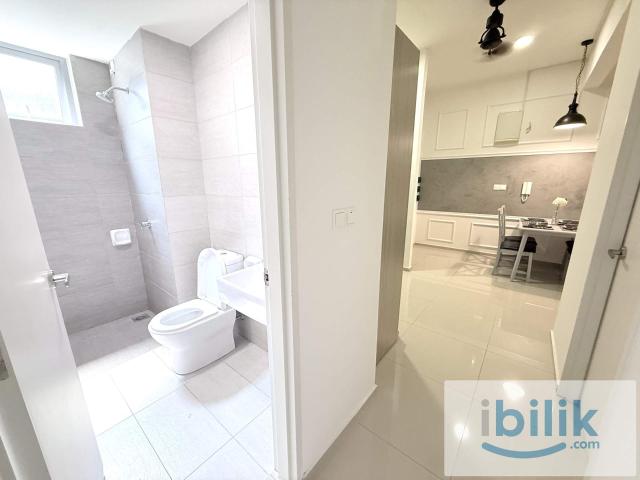 Premium luxury room in gravit8 klang! queen room for mix gender unit