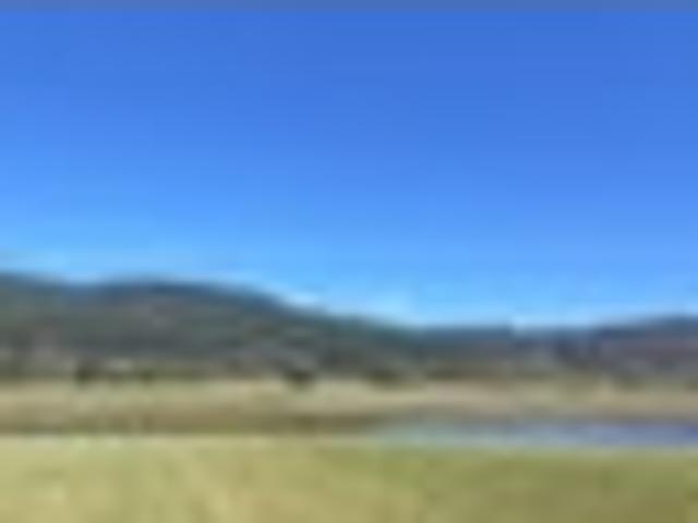 Premium lakefront site! Present all offers!