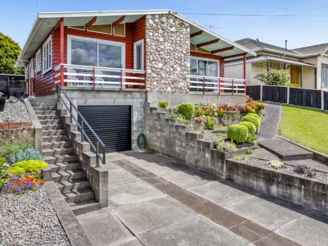 PREMIUM POSITIONING! – First National Real Estate