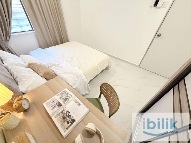 Premium queen room in ss17 subang! looking for immediate move in for mix gender in ss17 with lrt