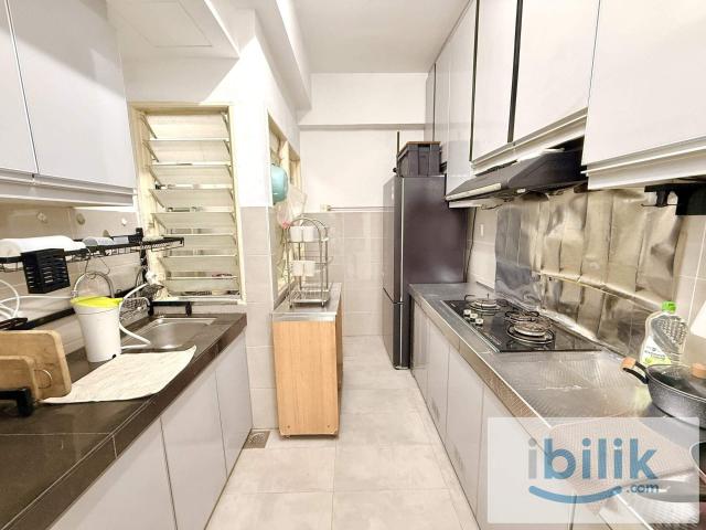 Premium queen room! Work from home friendly easy access to ldp highway