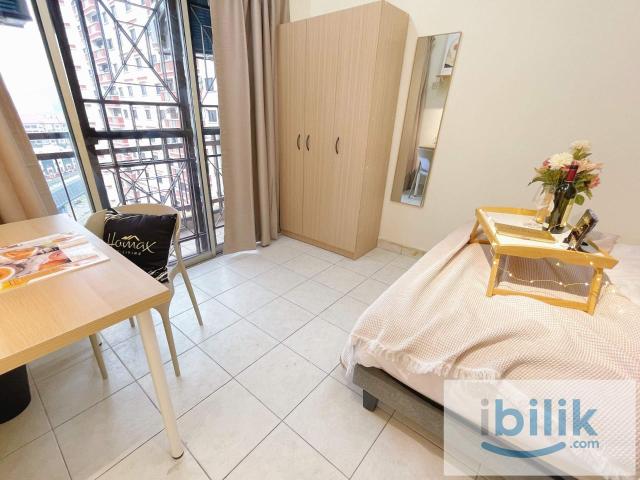 Premium queen room! Work from home friendly walking distance to mrt mutiara damansara