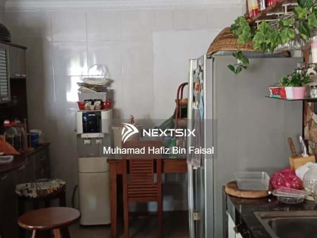 Premium seafront view Lower floor Great for retired living Near to the city kk