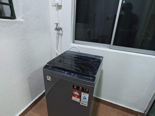 Premium single room | 10 mins walk to lrt muhibbah | work from home friendly!