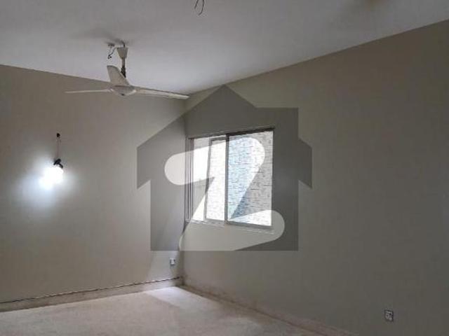 Premium urban residence: fully renovated 1800 sq ft 3 bedroom west open apartment for rent in block 9, clifton, karachi clifton block 9