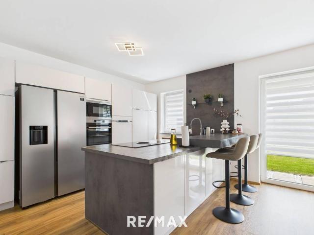 Reserviert Premium Zweifamilienhaus mit 250 m² Wohnfläche