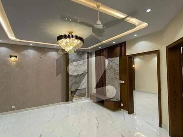 Premium 1600 Square Feet Flat Is Available For Sale In Karachi