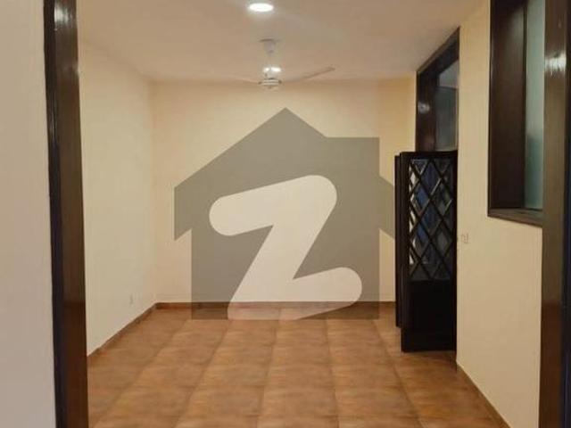 Premium 10 Marla Luxury House For Rent In DHA Phase 3 4 Spacious Bedrooms, Elegant Drawing & Dining Area, TV Lounge, Dual Company Kitchens, Premium Woodwork & Prime Location DHA Phase 3