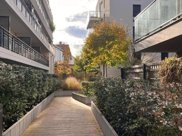Premium 2 Bedroom Apartment + 2 Large Balconies – Near La Défense 10 min