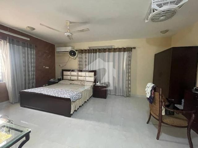 Premium 300 sq yd 4 bedroom bungalow with basement for sale in dha phase 4