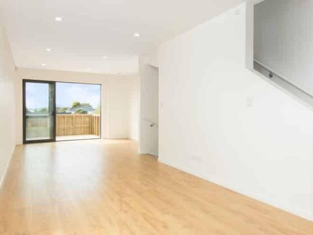 Premium 3 Bed, 3 Bath Three Story Townhouse with G