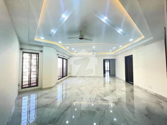 Premium 4 Bed Family Apartment in Askari Heights 5 * Direct Deal with Owner