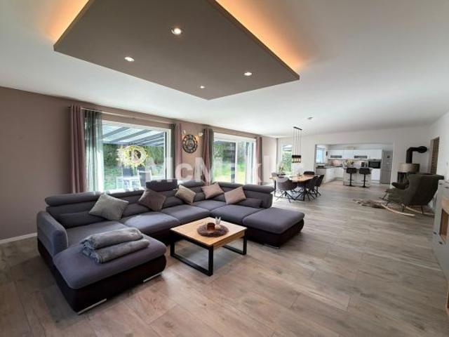 Premiumleben auf einer Ebene bei Augsburg: 4 Zi. EFH mit Süd Garten, Pergola, Garage & Privatsphäre