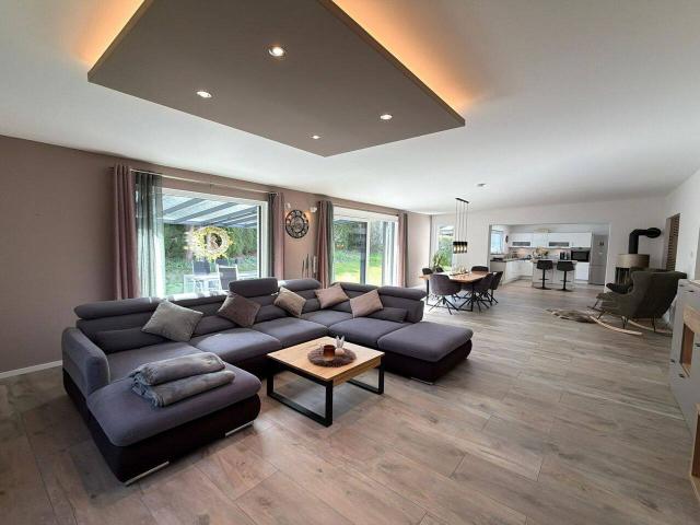 Premiumleben auf einer Ebene bei Augsburg: 4 Zi. EFH mit Süd Garten, Pergola, Garage & Privatsphäre