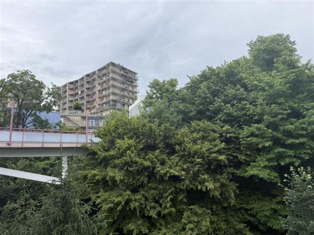 Prés du Chuv studio spazieuz avec cuisine top moderne et renové
