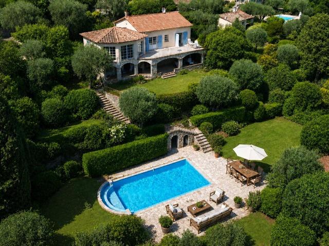 Près de Cabris, Côte d'Azur, Charmante Propriété Provençale. 215m² Spéracèdes