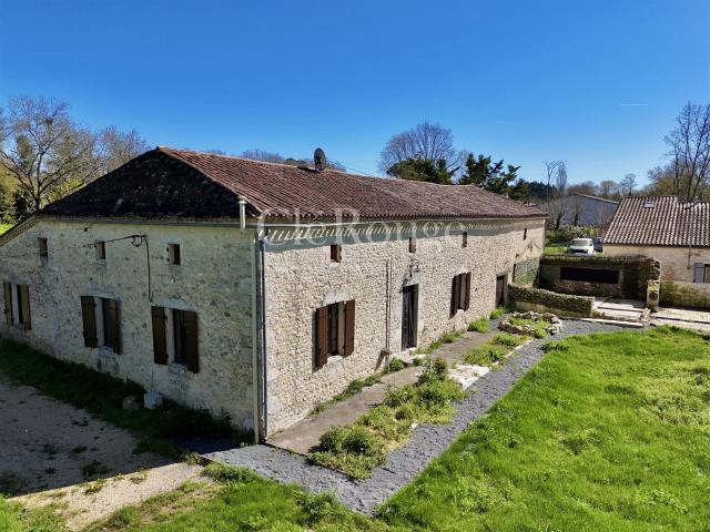 Près de Duras Jolie maison de campagne de 5 chambres et 5. 150m² Duras