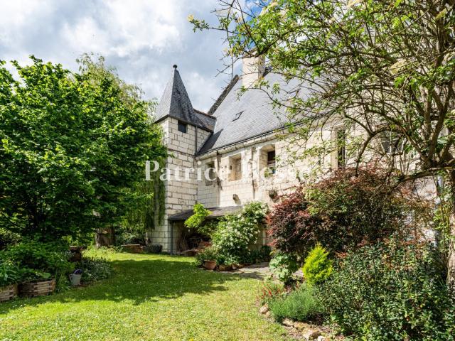 Près de Loches, dans un bourg historique de la Touraine, un. 310m² Loches