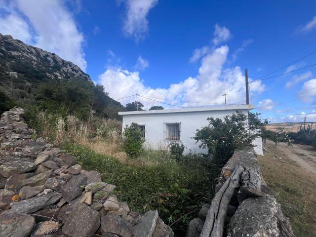 presenta el refugio perfecto en un entorno natural incompara. 199m² Tarifa