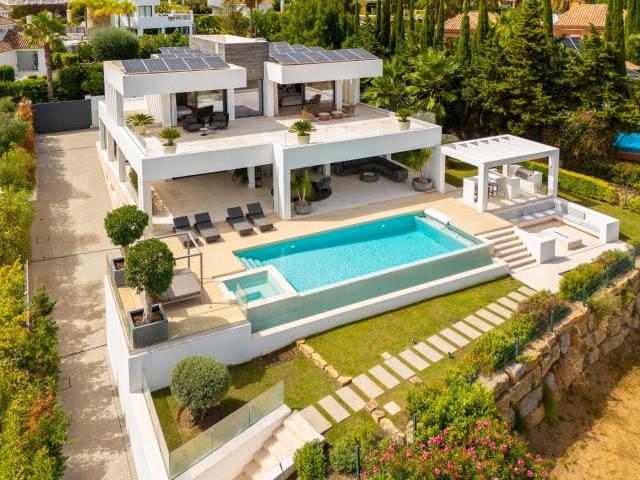 Presentamos una impresionante villa contemporánea en el cora. 473m² Marbella