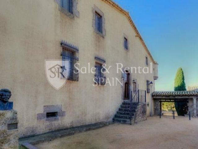 Presentamos una propiedad excepcional en el corazón de la Co. 1850m² Santa Cristina d'Aro