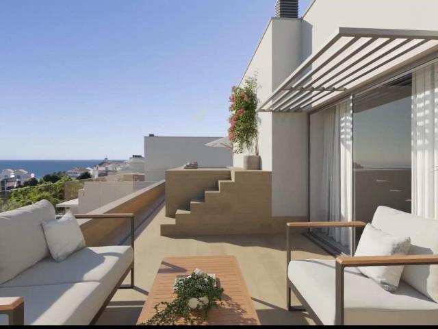 Presentamos esta elegante vivienda situada en una moderna ur. 126m² Manilva