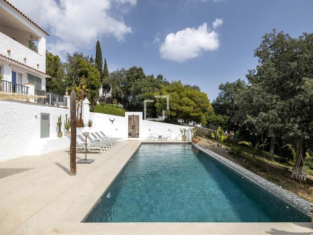 Presentamos esta espectacular villa independiente orientada. 315m² Vall Llobrega