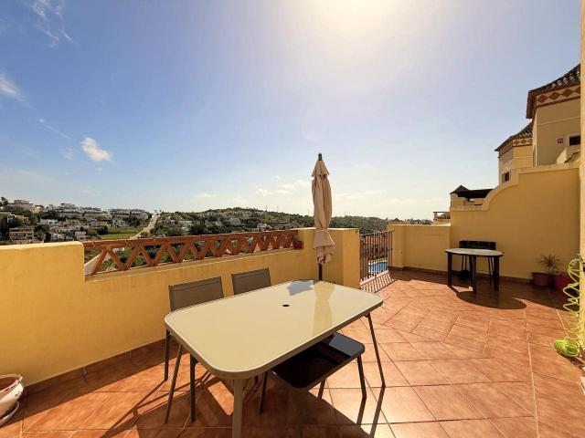 Presentamos este fantástico ático, una excelente oportunidad. 100m² Estepona