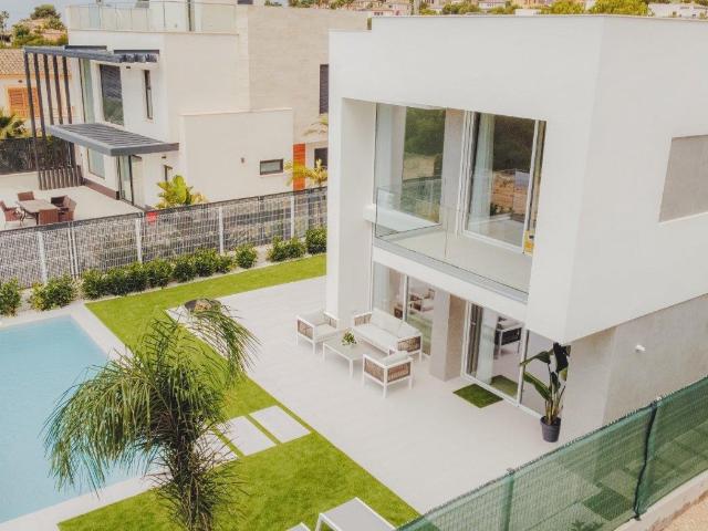 Presentamos maravillosa villa independiente de lujo desde do. 135m² Finestrat