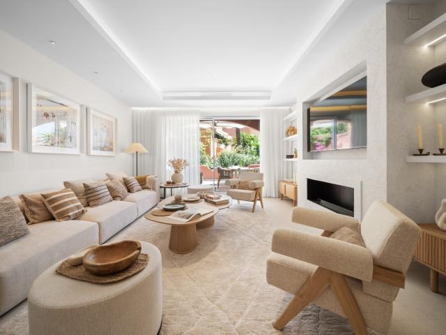 Presentando una exquisita casa de pueblo totalmente reformad. 283m² Marbella