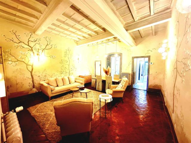 PRESENTIAMO AFFITTO VIA DEL LEONE BELLISSIMO APPARTAMENTO CON TERRAZZO ABITABILE