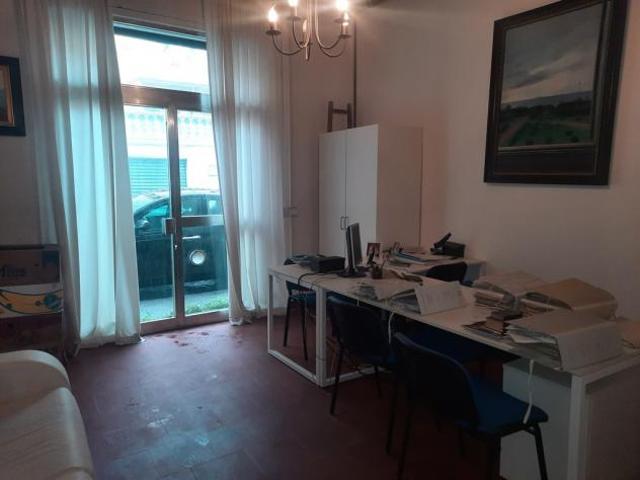 Pressi Cavour trilocale con Giardino