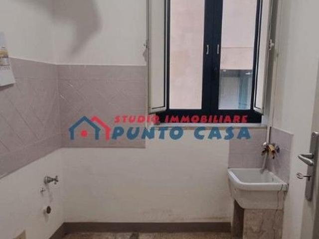 Pressi Via Gennaio Appartamento vuoto 3 vani