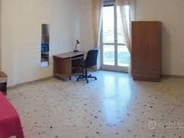 Pressi Via S.Sofia camere singole per ragazzi 220