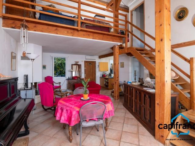 Presqu'île de Giens 83400 Maison mitoyenne de 130 m2 92 loi carrez 3/4ch, vue végétation et baie de l'almanarre