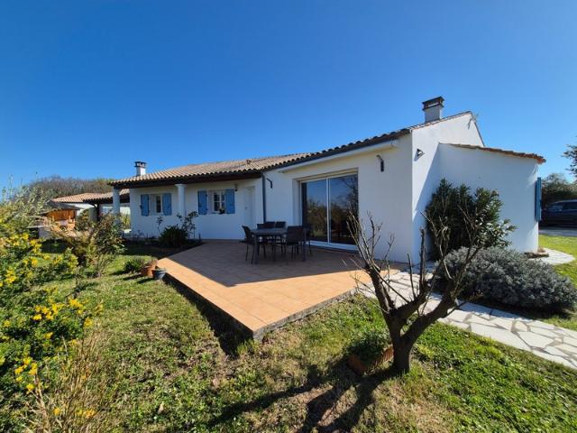 Prestation qualitative: Plain Pied de 125 m2, parcelle paysagée de 1400 m2, piscine et paillotte