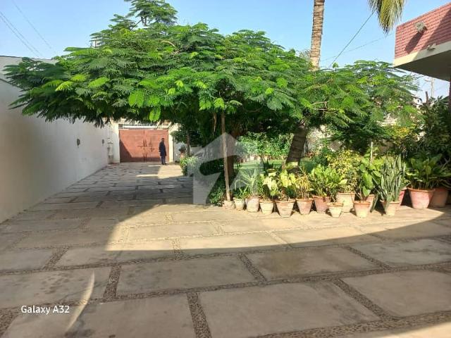 Prestige Living 1200 Square Yards Well Maintained West Open For Sale Gizri Streets, DHA Phase 4 Near Saudi Consulate